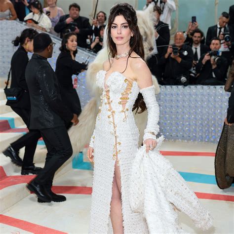 anne athaway gucci vista occhiali|Inside Anne Hathaway’s 2023 Met Gala Look .